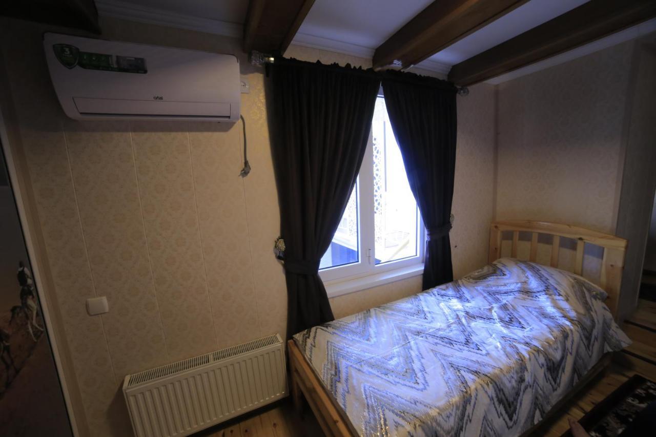 Hanifa Buchara Buitenkant foto